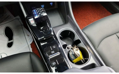 Hyundai Sonata - автомобили, коли, обяви за нови и употребявани 8