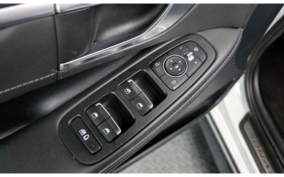 Hyundai Sonata - автомобили, коли, обяви за нови и употребявани 13