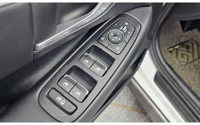 Hyundai Sonata - автомобили, коли, обяви за нови и употребявани 12