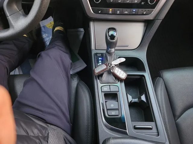 Hyundai Sonata 2.0 Style Special - автомобили, коли, обяви за нови и употребявани 15