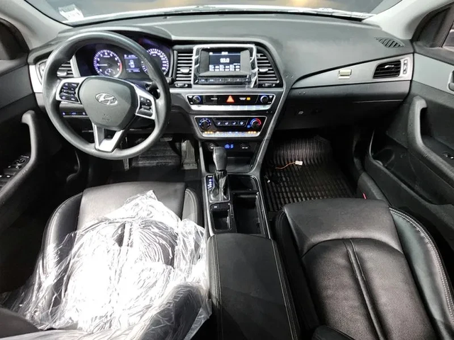 Hyundai Sonata 2.0 Style - автомобили, коли, обяви за нови и употребявани 6