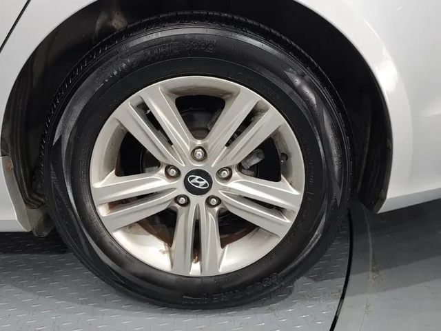 Hyundai Sonata 2.0 LPI - автомобили, коли, обяви за нови и употребявани 4