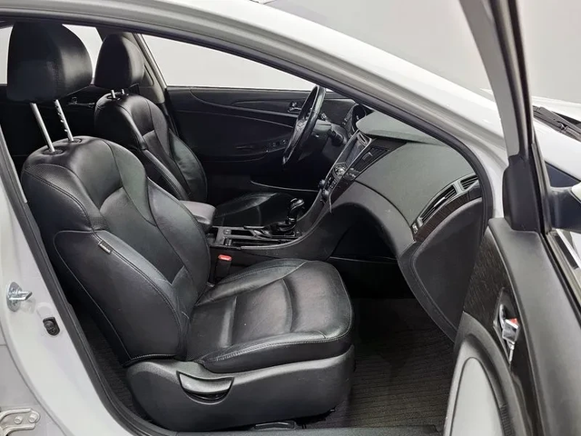 Hyundai Sonata 2.0 - автомобили, коли, обяви за нови и употребявани 10