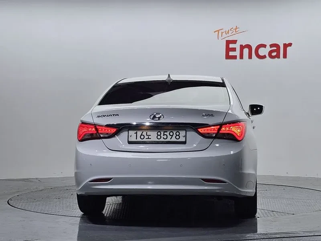 Hyundai Sonata 2.0 - автомобили, коли, обяви за нови и употребявани 3