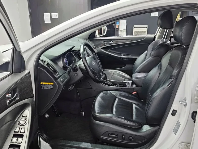 Hyundai Sonata 2.0 - автомобили, коли, обяви за нови и употребявани 9