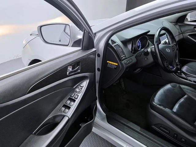 Hyundai Sonata 2.0 - автомобили, коли, обяви за нови и употребявани 10