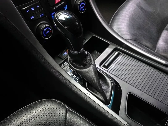 Hyundai Sonata 2.0 - автомобили, коли, обяви за нови и употребявани 8