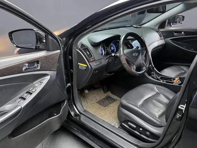 Hyundai Sonata 2.0 - автомобили, коли, обяви за нови и употребявани 10