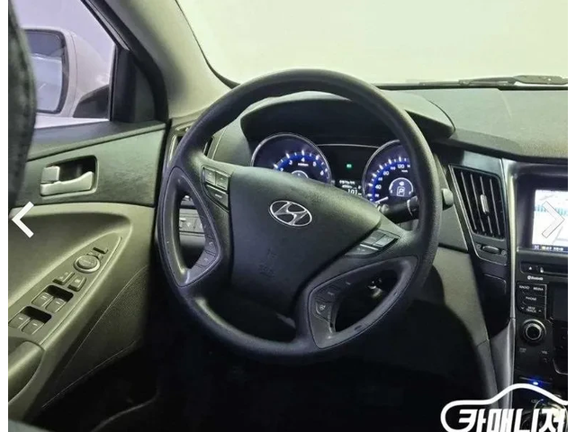 Hyundai Sonata 2.0 - автомобили, коли, обяви за нови и употребявани 8