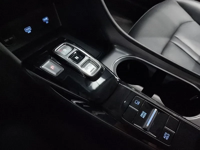 Hyundai Sonata 2.0 Smart - автомобили, коли, обяви за нови и употребявани 8