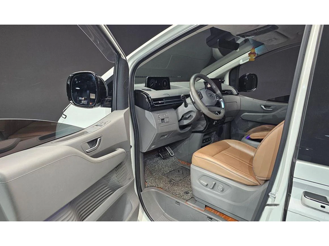 Hyundai Staria L3.5 Lounge 9-Seater Inspiration - автомобили, коли, обяви за нови и употребявани 10