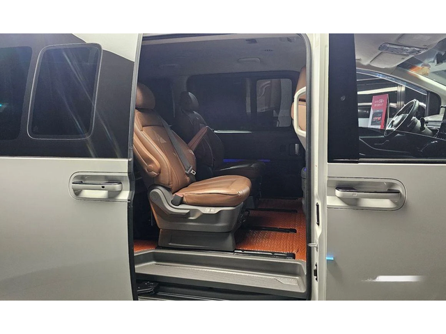 Hyundai Staria L3.5 Lounge 9-Seater Inspiration - автомобили, коли, обяви за нови и употребявани 11