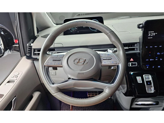 Hyundai Staria L3.5 Lounge 9-Seater Inspiration - автомобили, коли, обяви за нови и употребявани 12