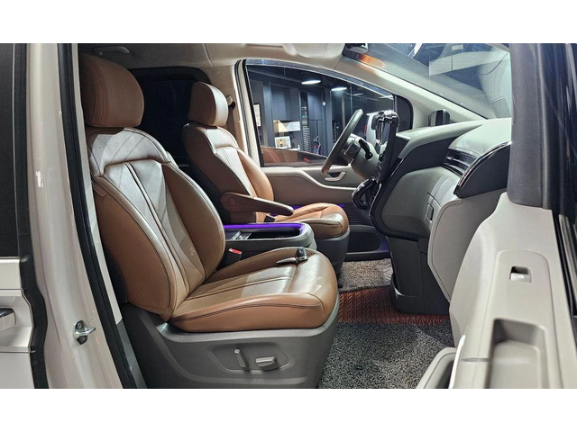 Hyundai Staria L3.5 Lounge 9-Seater Inspiration - автомобили, коли, обяви за нови и употребявани 9