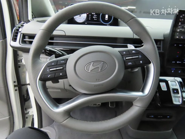 Hyundai Staria Lounge 3.5 LPG Lounge 7 Вдъхновение ЛИЗ.БЕЗ ПЪРВ.В - автомобили, коли, обяви за нови и употребявани 7