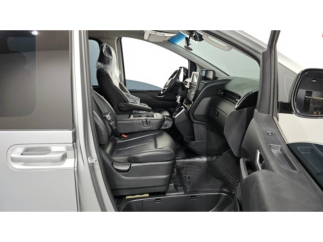 Hyundai Staria L3.5 Tourer 9seater autogeorge.com - автомобили, коли, обяви за нови и употребявани 8