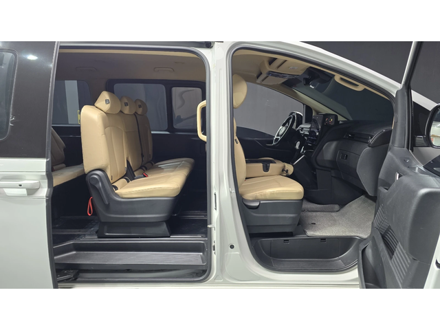 Hyundai Staria L3.5 Tourer 9seater autogeorge.com - автомобили, коли, обяви за нови и употребявани 9