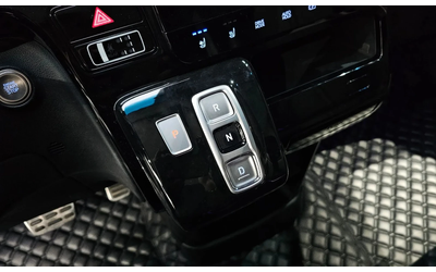 Hyundai Staria L3.5 Lounge 7-Seater Mobility - автомобили, коли, обяви за нови и употребявани 7