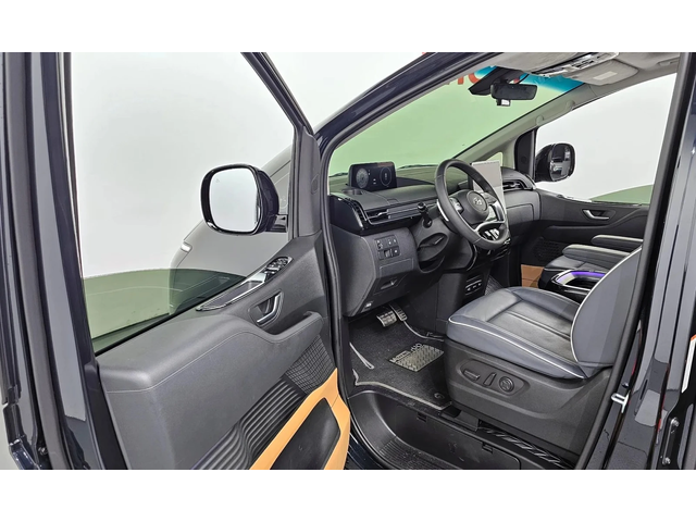 Hyundai Staria L3.5 Lounge 7-Seater Inspiration - автомобили, коли, обяви за нови и употребявани 8