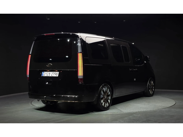 Hyundai Staria L3.5 Lounge - автомобили, коли, обяви за нови и употребявани 1