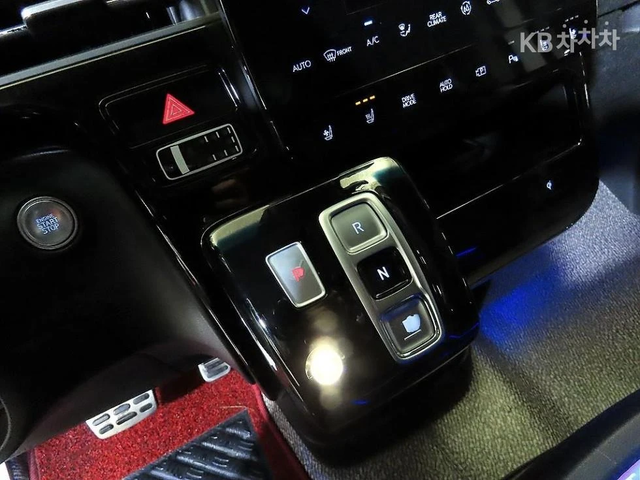 Hyundai Staria 2023 - автомобили, коли, обяви за нови и употребявани 10