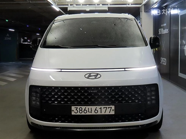 Hyundai Staria 2023 - автомобили, коли, обяви за нови и употребявани 1