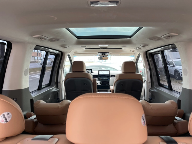 Hyundai Staria 4х4/6+ 1/luxury+ - автомобили, коли, обяви за нови и употребявани 11
