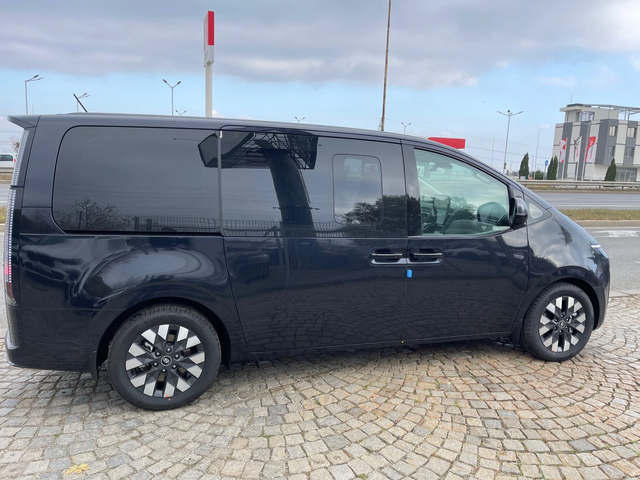 Hyundai Staria 4х4/6+ 1/luxury+ - автомобили, коли, обяви за нови и употребявани 7