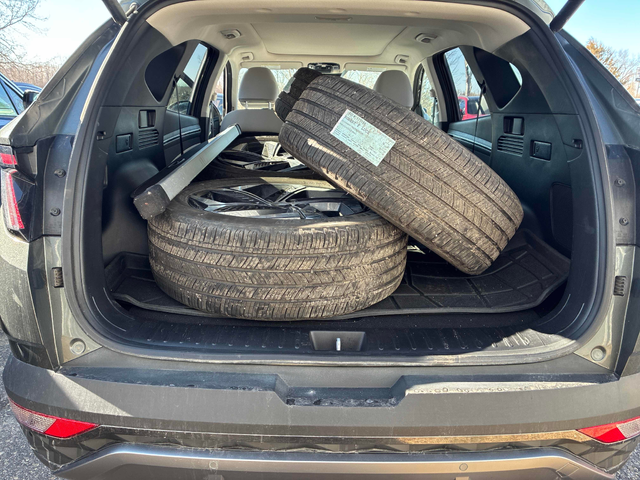 Hyundai Tucson 1.6L 4cyl AWD - автомобили, коли, обяви за нови и употребявани 11