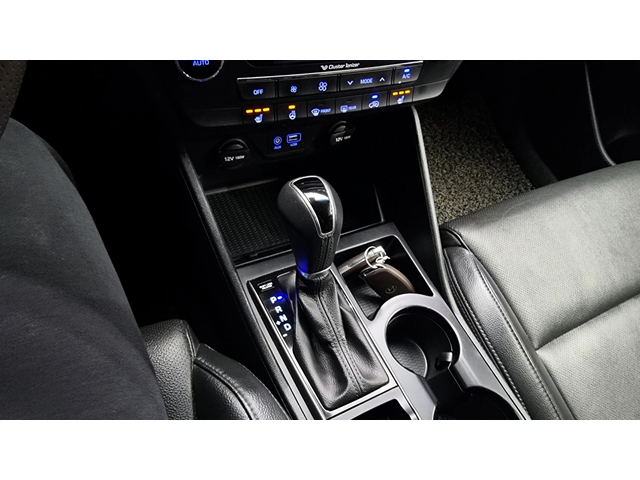 Hyundai Tucson Diesel 2.0 Modern - автомобили, коли, обяви за нови и употребявани 8