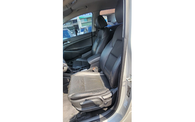 Hyundai Tucson Diesel 2.0 4WD Premium - автомобили, коли, обяви за нови и употребявани 14