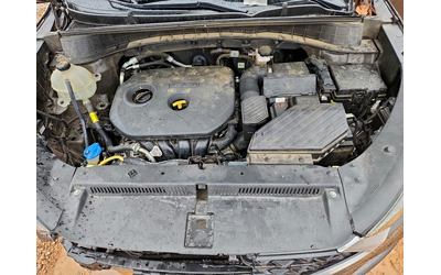 Hyundai Tucson 2.0L 4 Front-wheel Drive - автомобили, коли, обяви за нови и употребявани 12