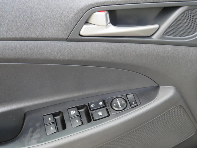 Hyundai Tucson 2.0L AWD w/ CarPlay Camera BLND Heated Seats/ST Wh All Wheel Drive - автомобили, коли, обяви за нови и употребявани 10