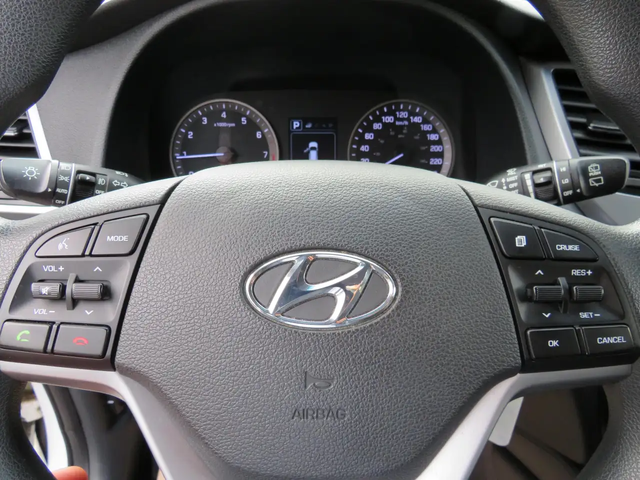 Hyundai Tucson 2.0L AWD w/ CarPlay Camera BLND Heated Seats/ST Wh All Wheel Drive - автомобили, коли, обяви за нови и употребявани 11