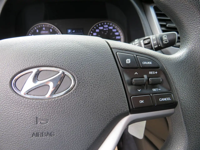 Hyundai Tucson 2.0L AWD w/ CarPlay Camera BLND Heated Seats/ST Wh All Wheel Drive - автомобили, коли, обяви за нови и употребявани 13