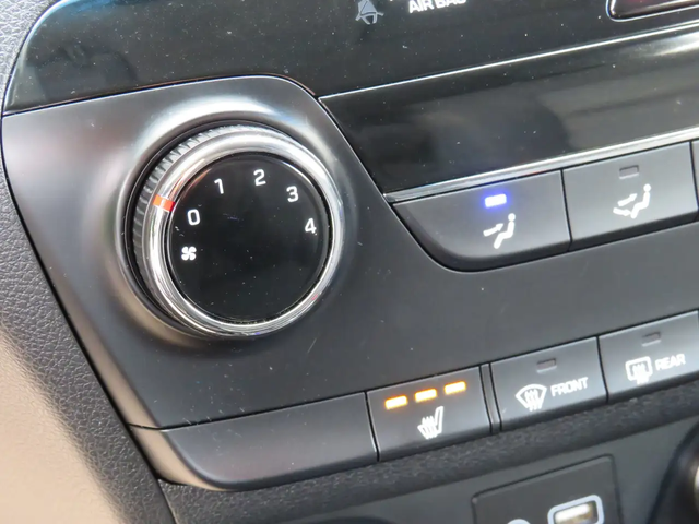 Hyundai Tucson 2.0L AWD w/ CarPlay Camera BLND Heated Seats/ST Wh All Wheel Drive - автомобили, коли, обяви за нови и употребявани 16
