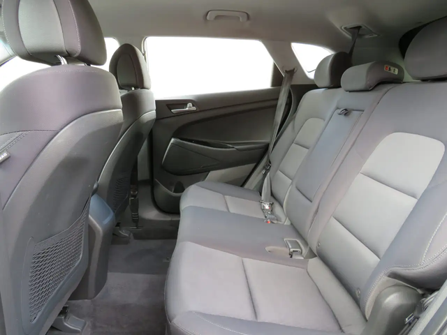Hyundai Tucson 2.0L AWD w/ CarPlay Camera BLND Heated Seats/ST Wh All Wheel Drive - автомобили, коли, обяви за нови и употребявани 19