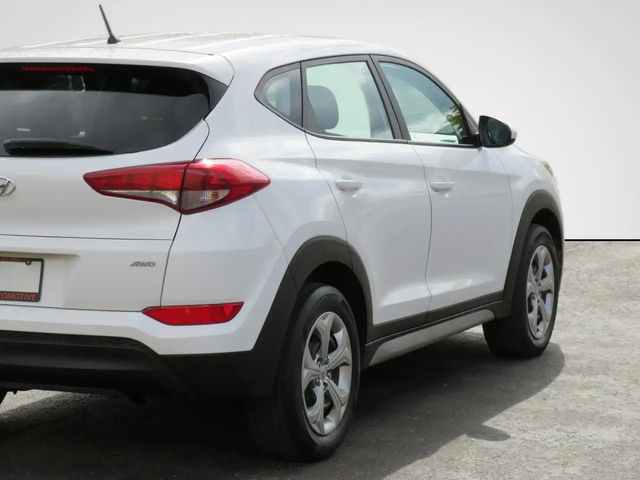 Hyundai Tucson 2.0L AWD w/ CarPlay Camera BLND Heated Seats/ST Wh All Wheel Drive - автомобили, коли, обяви за нови и употребявани 5
