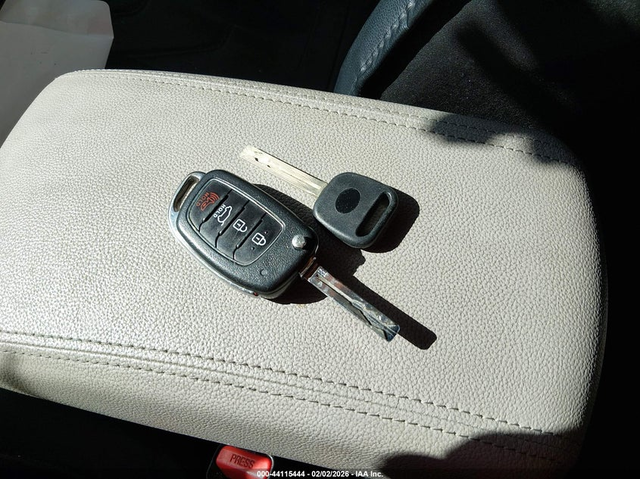 Hyundai Tucson 2.0L I-4 DI, DOHC, VVT, 164HP All Wheel Drive - автомобили, коли, обяви за нови и употребявани 10