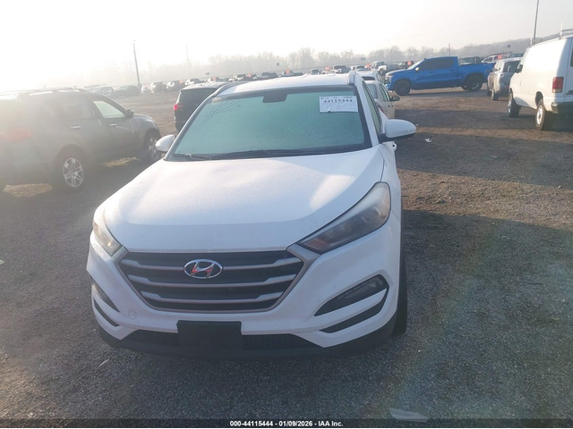 Hyundai Tucson 2.0L I-4 DI, DOHC, VVT, 164HP All Wheel Drive - автомобили, коли, обяви за нови и употребявани 11
