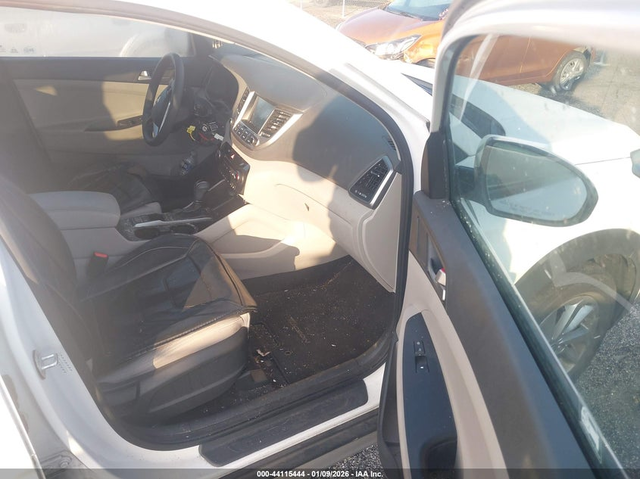 Hyundai Tucson 2.0L I-4 DI, DOHC, VVT, 164HP All Wheel Drive - автомобили, коли, обяви за нови и употребявани 4