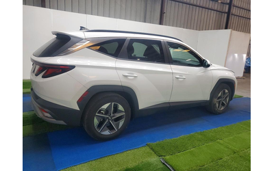 hyundai-tucson-2-5l-4-front-wheel-drive - 2