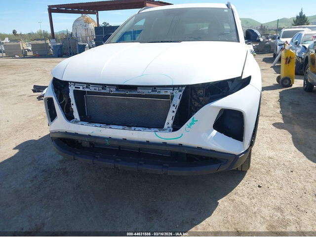 Hyundai Tucson 2.5L I-4 DI, DOHC, VVT, 187HP Front Wheel Drive - автомобили, коли, обяви за нови и употребявани 5