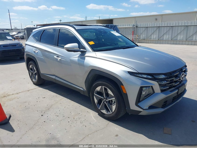 Hyundai Tucson 2.5L I-4 DI, DOHC, VVT, 187HP Front Wheel Drive - автомобили, коли, обяви за нови и употребявани 0