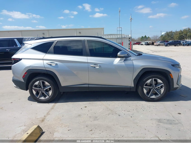 Hyundai Tucson 2.5L I-4 DI, DOHC, VVT, 187HP Front Wheel Drive - автомобили, коли, обяви за нови и употребявани 12