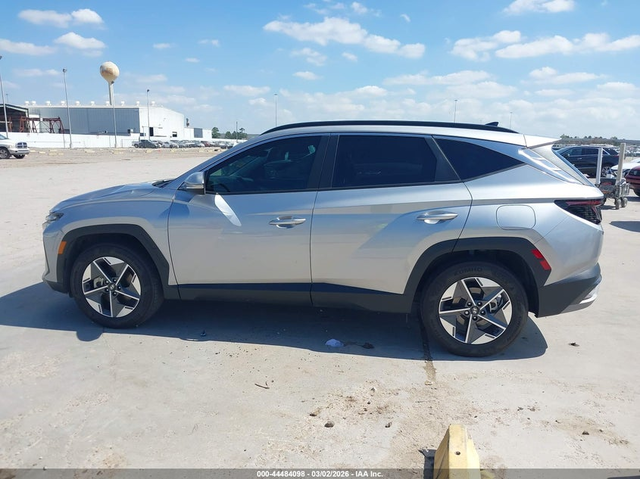 Hyundai Tucson 2.5L I-4 DI, DOHC, VVT, 187HP Front Wheel Drive - автомобили, коли, обяви за нови и употребявани 13