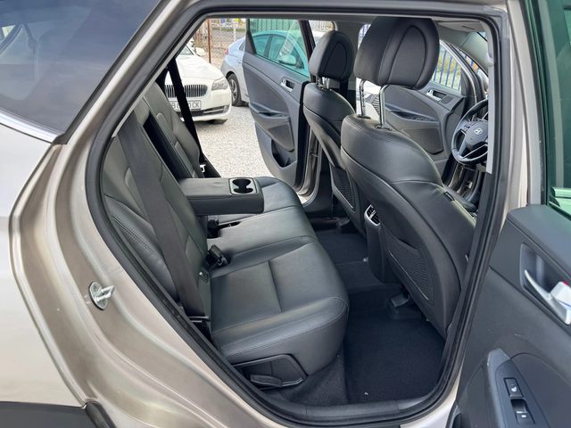 Hyundai Tucson -2.0CRDI-PREMIUM-4X4-FULL PACK - автомобили, коли, обяви за нови и употребявани 13