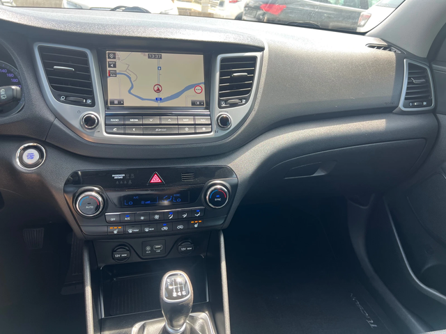 Hyundai Tucson 1.7 CRDI X POSIBLE - автомобили, коли, обяви за нови и употребявани 16