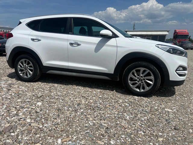 Hyundai Tucson 1.7 CRDI X POSIBLE - автомобили, коли, обяви за нови и употребявани 3