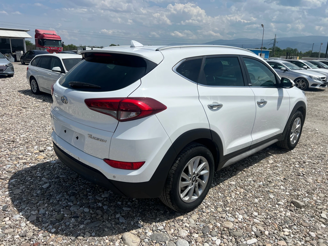 Hyundai Tucson 1.7 CRDI X POSIBLE - автомобили, коли, обяви за нови и употребявани 5